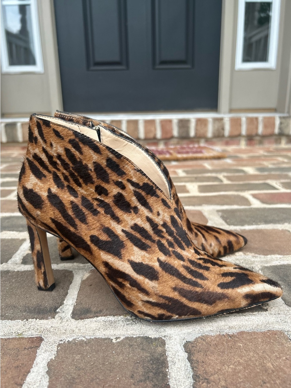 Vince Camuto Sestrind Leopard Animal Print Calf Hair Pointy Stiletto Booties 8.5